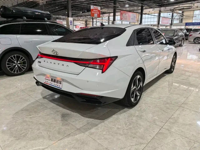 Hyundai Elantra — Фото автомобиля 2
