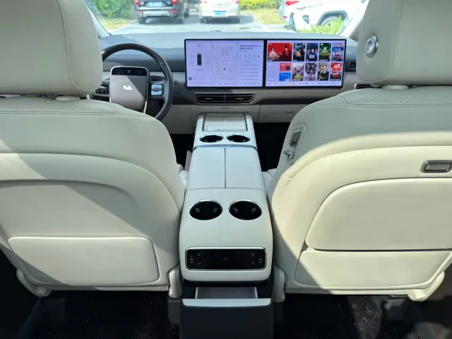 Li Auto MEGA — Фото автомобиля 22