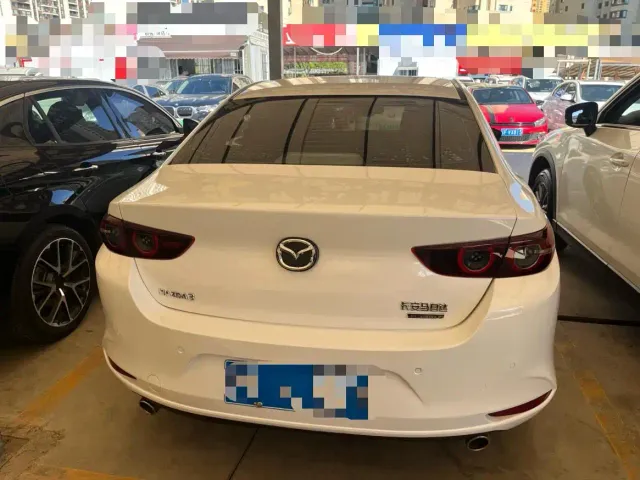 Mazda Axela — Фото автомобиля 10
