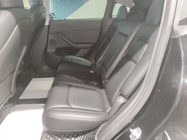 Tesla Model Y — Фото автомобиля 16