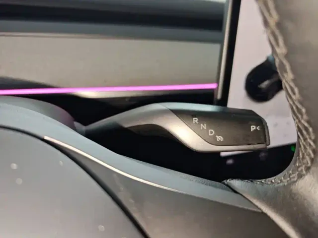 Tesla Model Y — Фото автомобиля 13