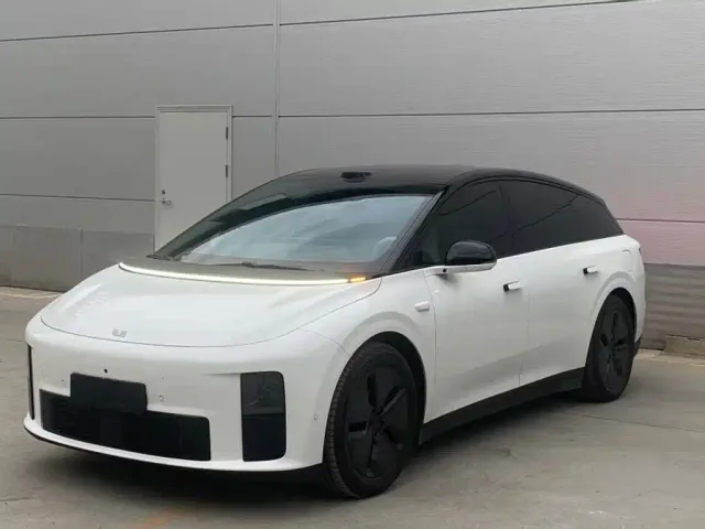 Li Auto Li Auto i6 2025 2WD Base Model — Фото автомобиля 3