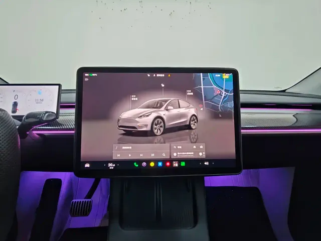 Tesla Model Y — Фото автомобиля 14