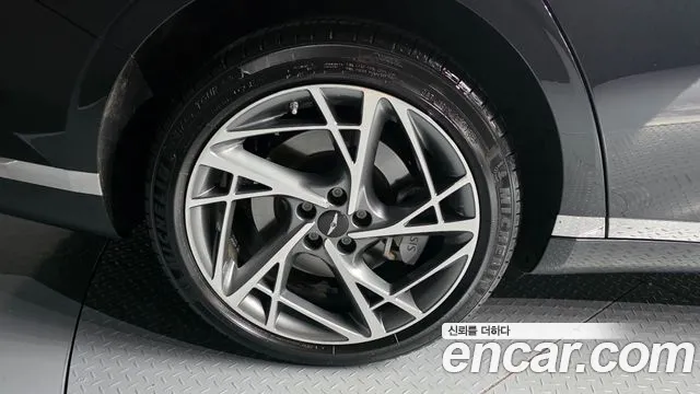 Genesis G90 Бензин 3.5 турбо AWD — Фото автомобиля 3