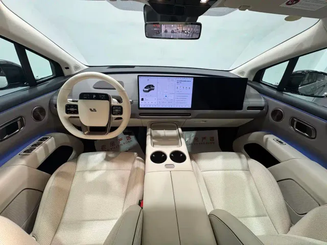 Li Auto i8 — Фото автомобиля 4