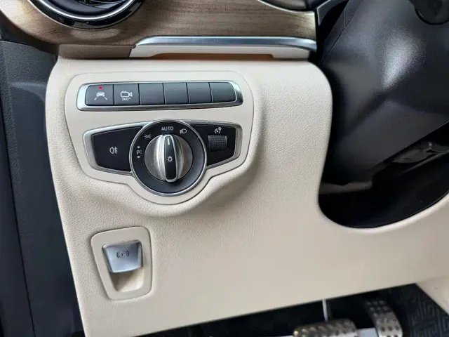 Mercedes-Benz V-Class — Фото автомобиля 20