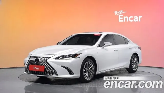 Фотография автомобиля — Lexus ES 7th Gen