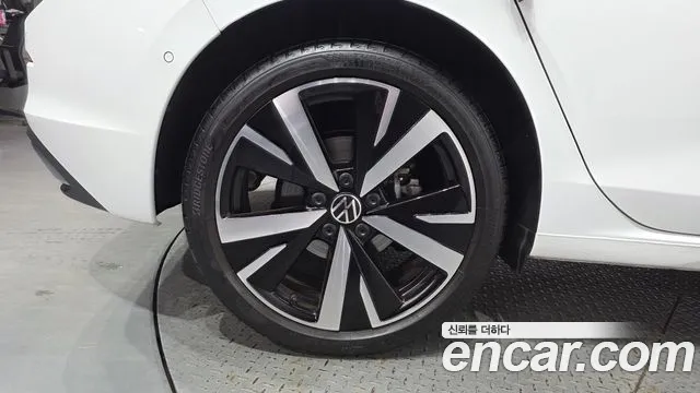Volkswagen Golf Golf 8 поколение 2.0 TDI Prestige — Фото автомобиля 5