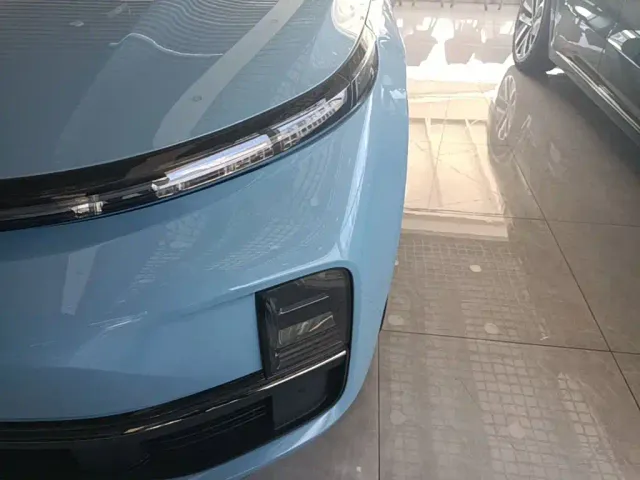 Li Auto L8 — Фото автомобиля 17