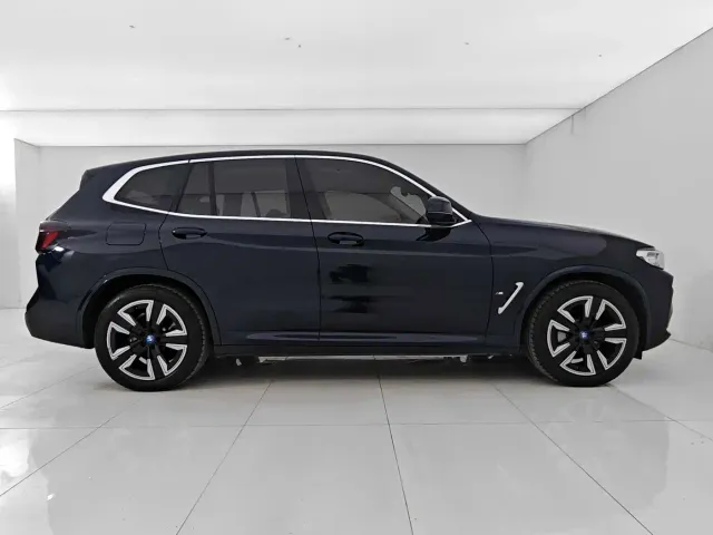 BMW iX3 — Фото автомобиля 8
