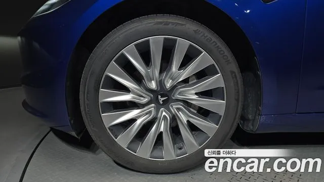 Tesla Model 3 — Фото автомобиля 5