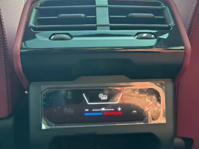 BMW i5 — Фото автомобиля 11