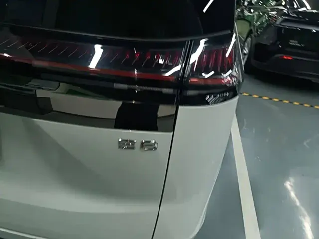 GAC Trumpchi E8 — Фото автомобиля 7