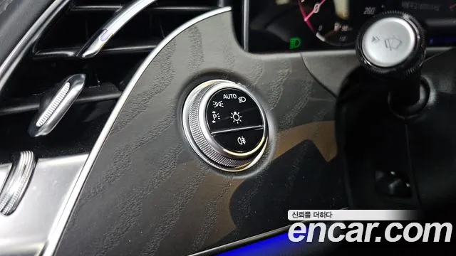 Mercedes-Benz E-Class — Фото автомобиля 23