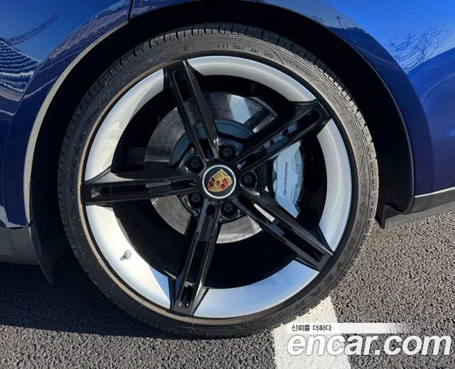 Porsche Taycan Taycan Khan — Фото автомобиля 14