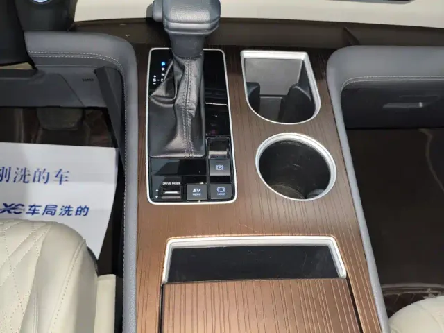 Toyota Sienna — Фото автомобиля 12