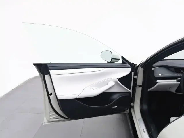 Xiaomi SU7 — Фото автомобиля 8