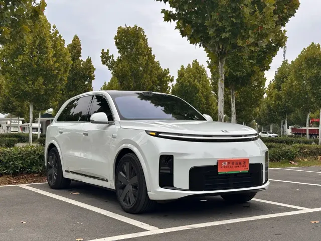Li Auto L8 — Фото автомобиля 3