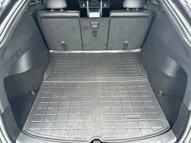 Tesla Model Y — Фото автомобиля 29