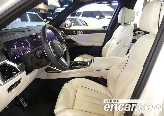 BMW X7 M60i xDrive M Sport 6 мест — Фото автомобиля 10