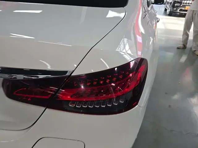 Mercedes-Benz E-Class — Фото автомобиля 14