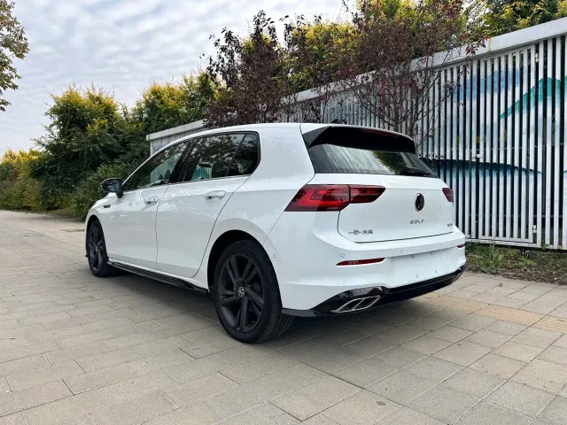 Volkswagen Golf — Фото автомобиля 8