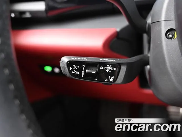 Porsche Macan Electric — Фото автомобиля 18