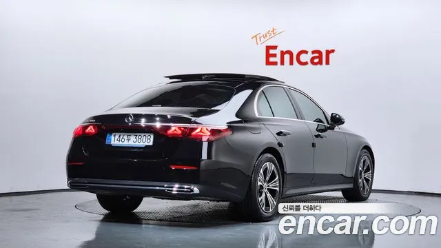 Mercedes-Benz E-Class — Фото автомобиля 2