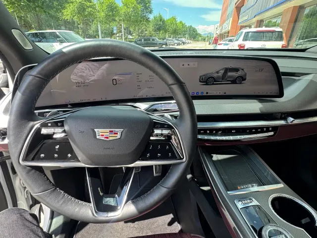 Cadillac XT5 — Фото автомобиля 9
