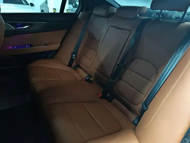 Jaguar XEL — Фото автомобиля 16