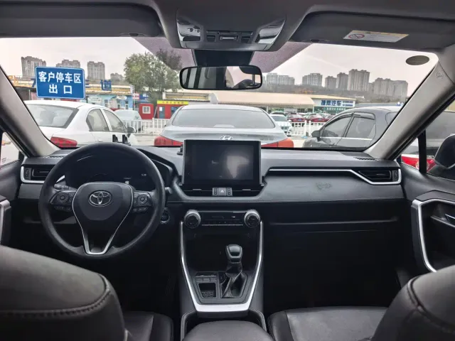Toyota RAV4 — Фото автомобиля 5