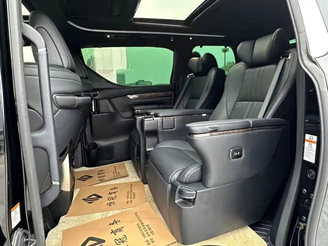 Toyota Vellfire — Фото автомобиля 12