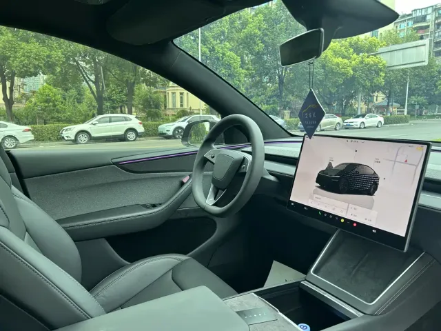 Tesla Model Y — Фото автомобиля 12