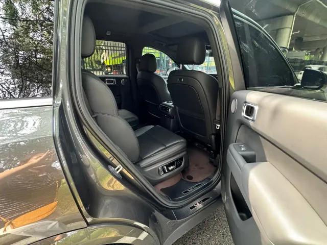 Li Auto L8 — Фото автомобиля 14