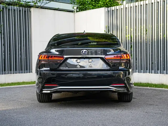 Lexus LS — Фото автомобиля 5