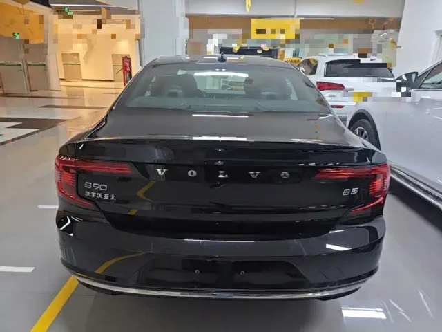 Volvo S90 — Фото автомобиля 5