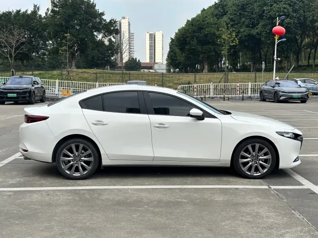 Mazda Axela — Фото автомобиля 25
