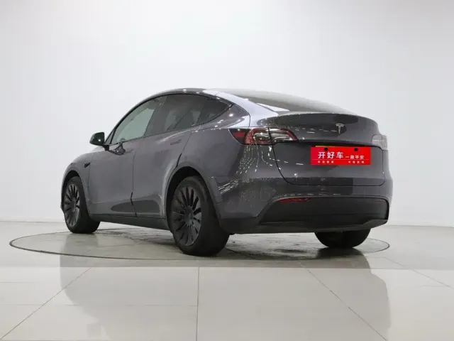 Tesla Model Y — Фото автомобиля 5