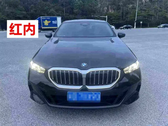 Фотография автомобиля — BMW 5 Series