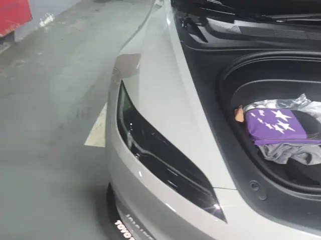 Tesla Model 3 — Фото автомобиля 21