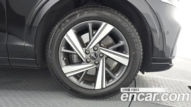 Genesis GV70 2.5T Бензин 2WD — Фото автомобиля 21