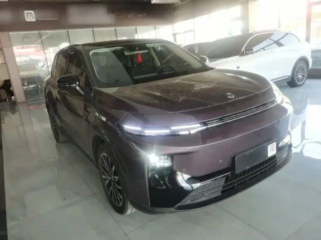 Leapmotor B10 — Фото автомобиля 3