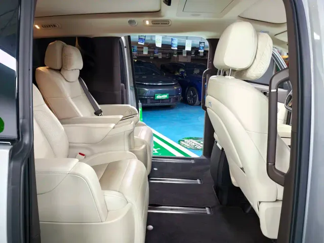 Li Auto MEGA — Фото автомобиля 9