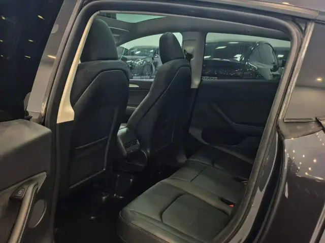 Tesla Model Y — Фото автомобиля 6