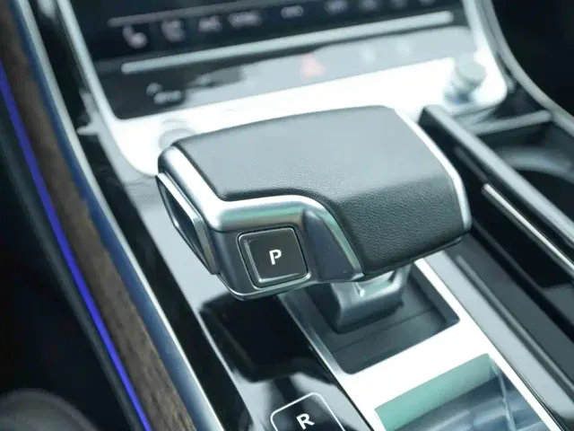 Audi A8 — Фото автомобиля 9