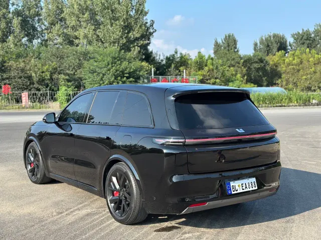 Li Auto L8 — Фото автомобиля 5