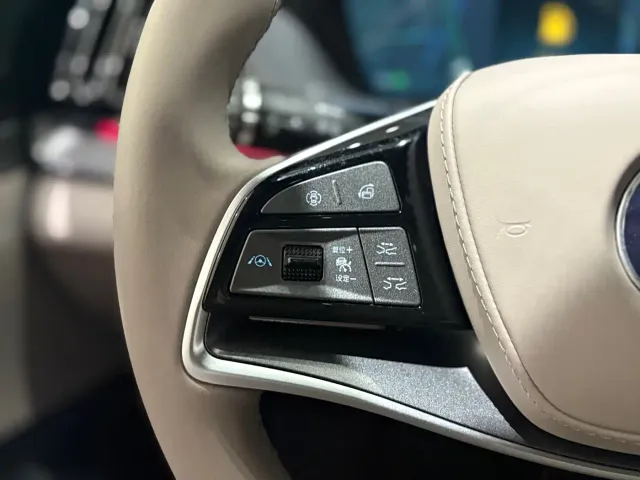 BYD Tang — Фото автомобиля 12