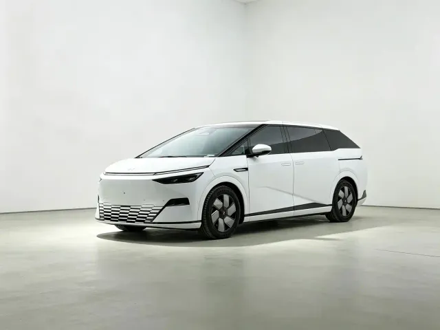 Фотография автомобиля — Xpeng X9