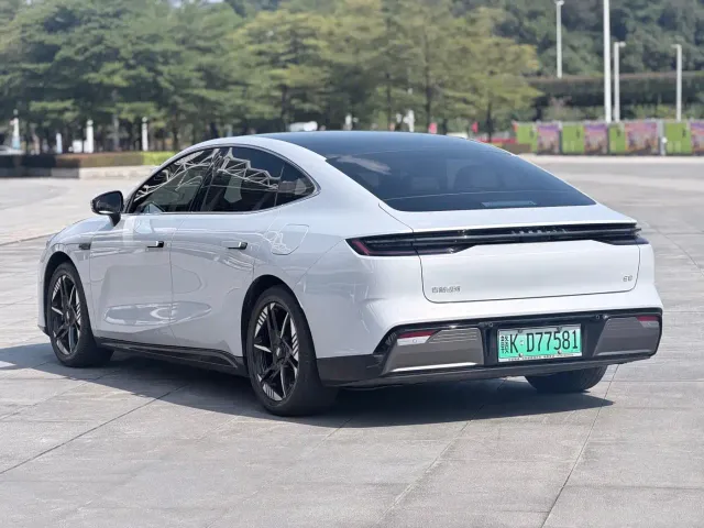 Geely Galaxy E8 — Фото автомобиля 4