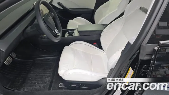 Tesla Model 3 — Фото автомобиля 23